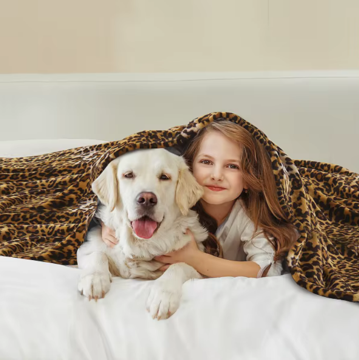 Leopard-print wool throw blanket, ultra-soft and comfortable, fluffy and plush, eco-friendly, antibacterial, lightweight, suitable for all seasons